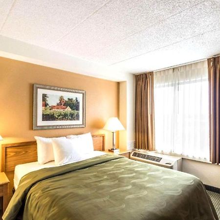 Quality Inn & Suites Мілвокі Екстер'єр фото