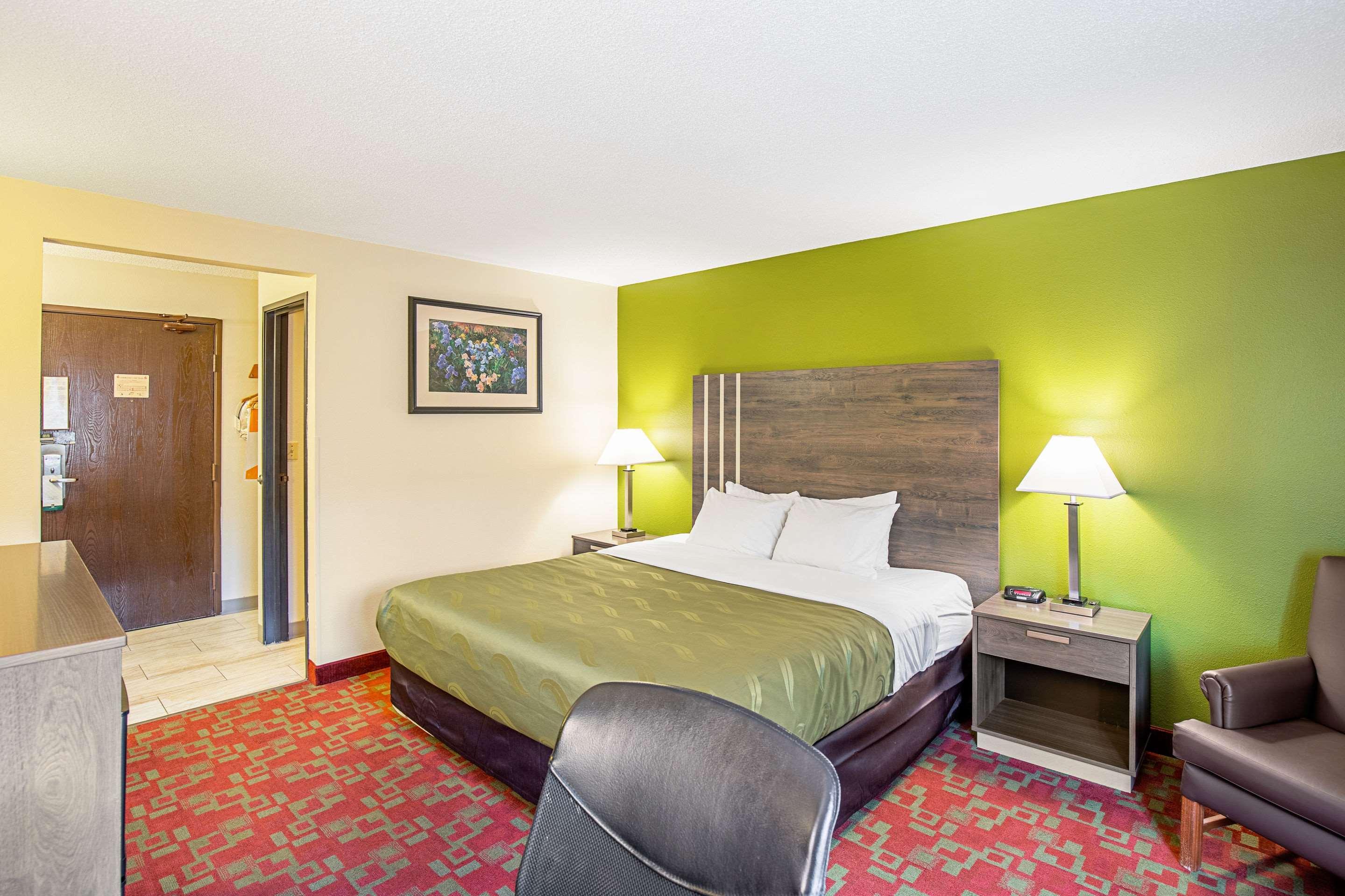 Quality Inn & Suites Мілвокі Екстер'єр фото