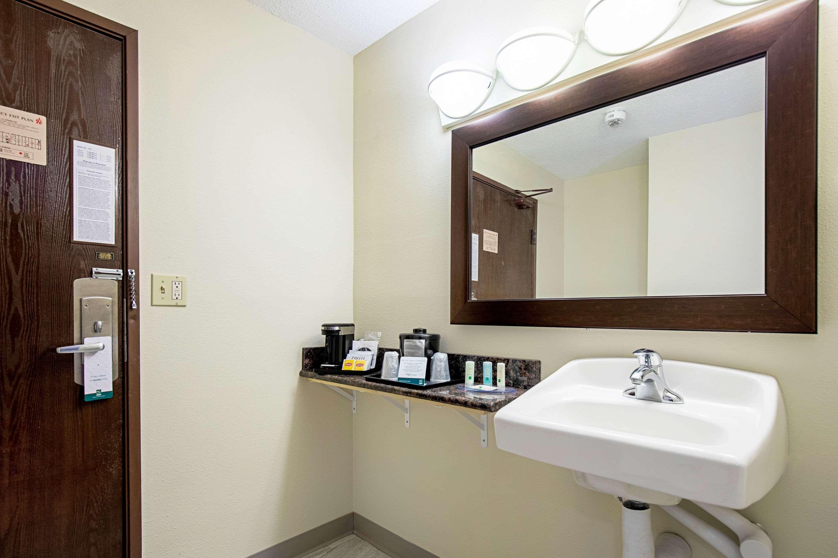 Quality Inn & Suites Мілвокі Екстер'єр фото