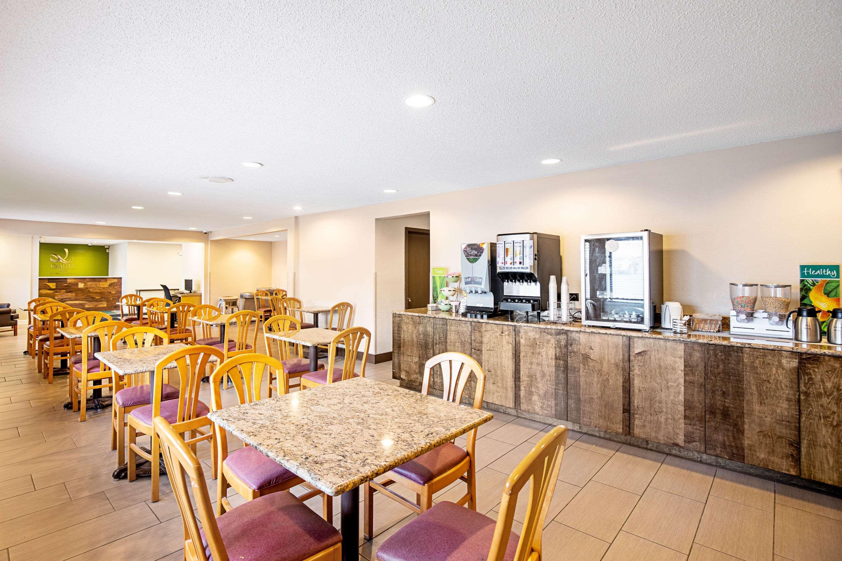 Quality Inn & Suites Мілвокі Екстер'єр фото