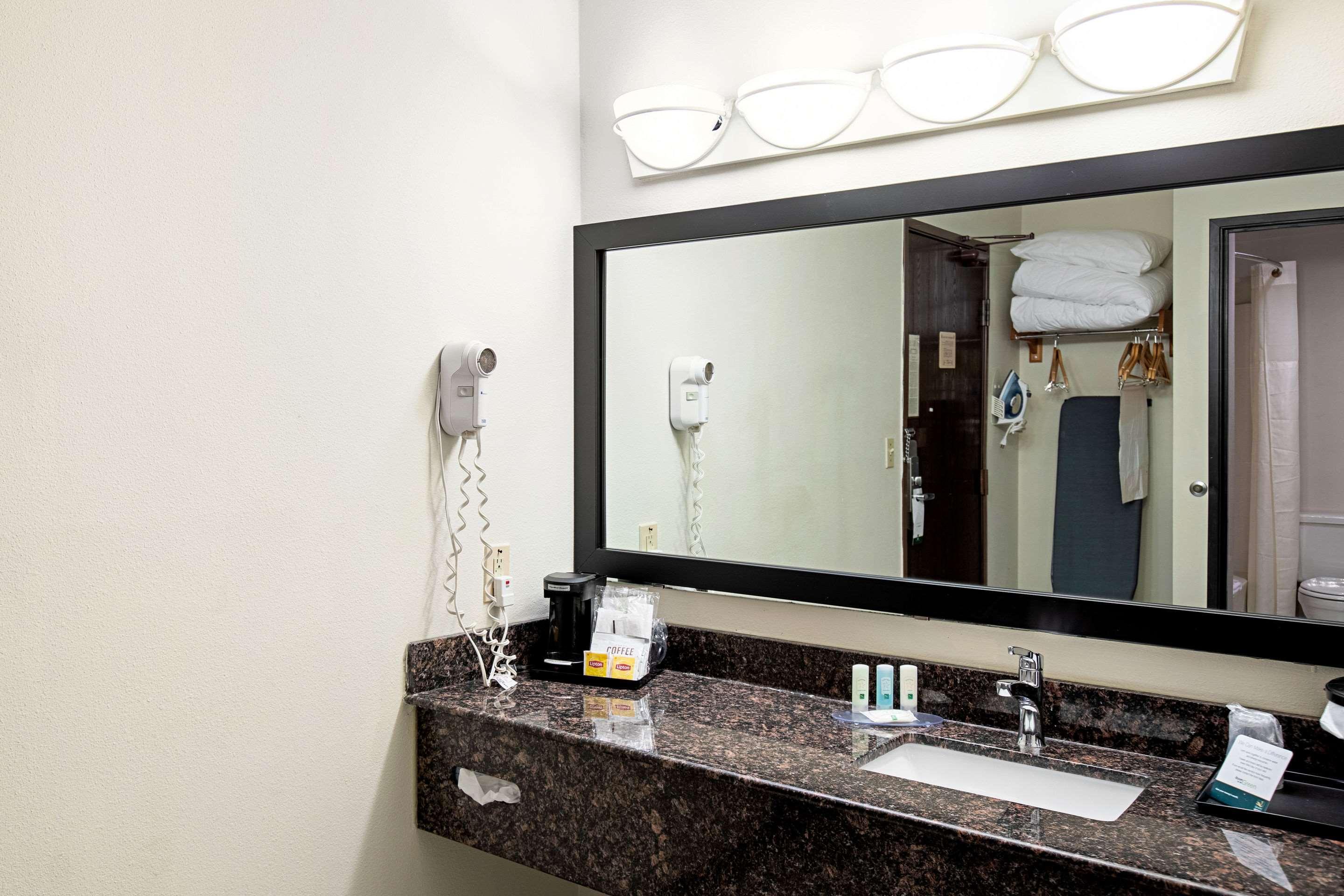 Quality Inn & Suites Мілвокі Екстер'єр фото