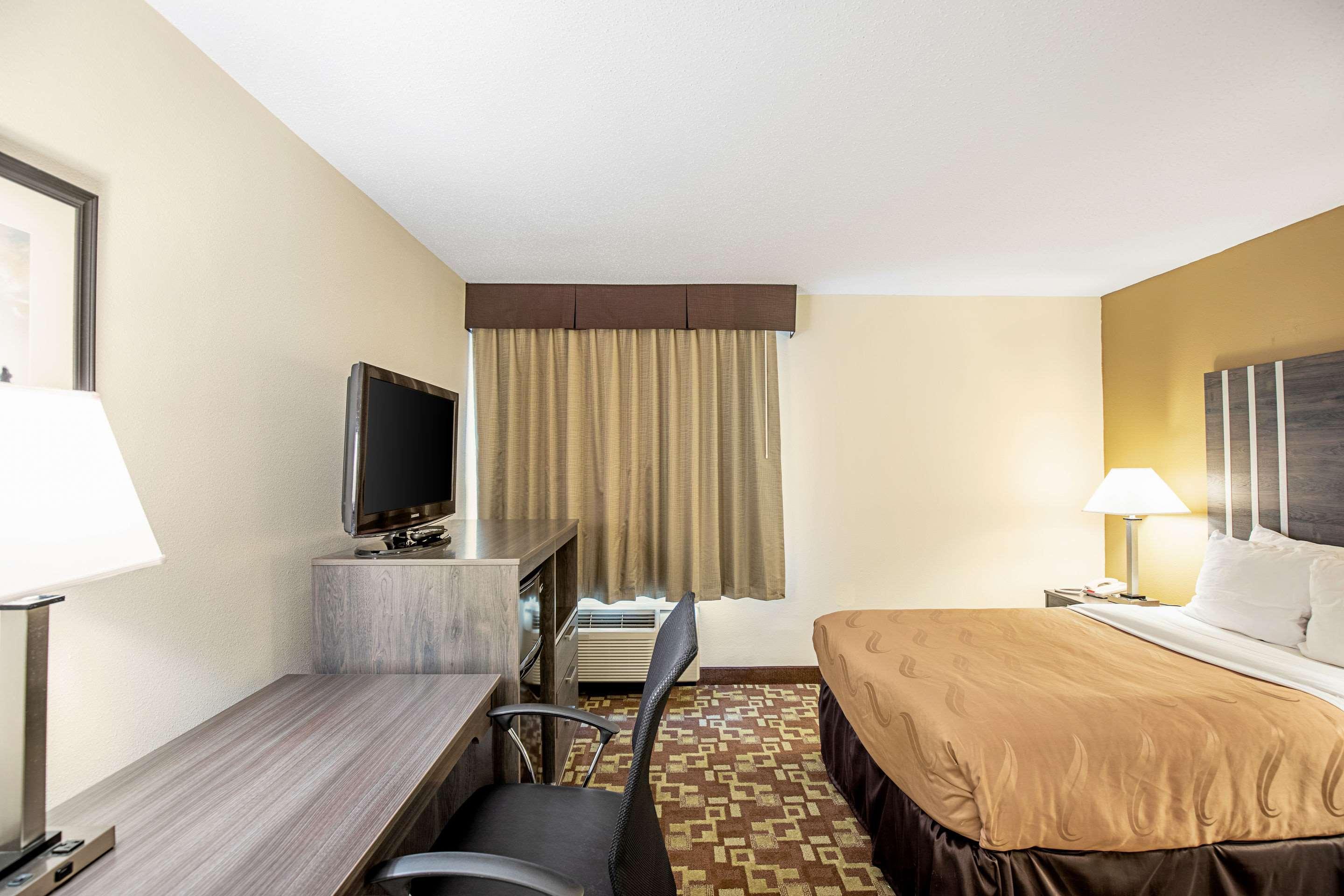 Quality Inn & Suites Мілвокі Екстер'єр фото
