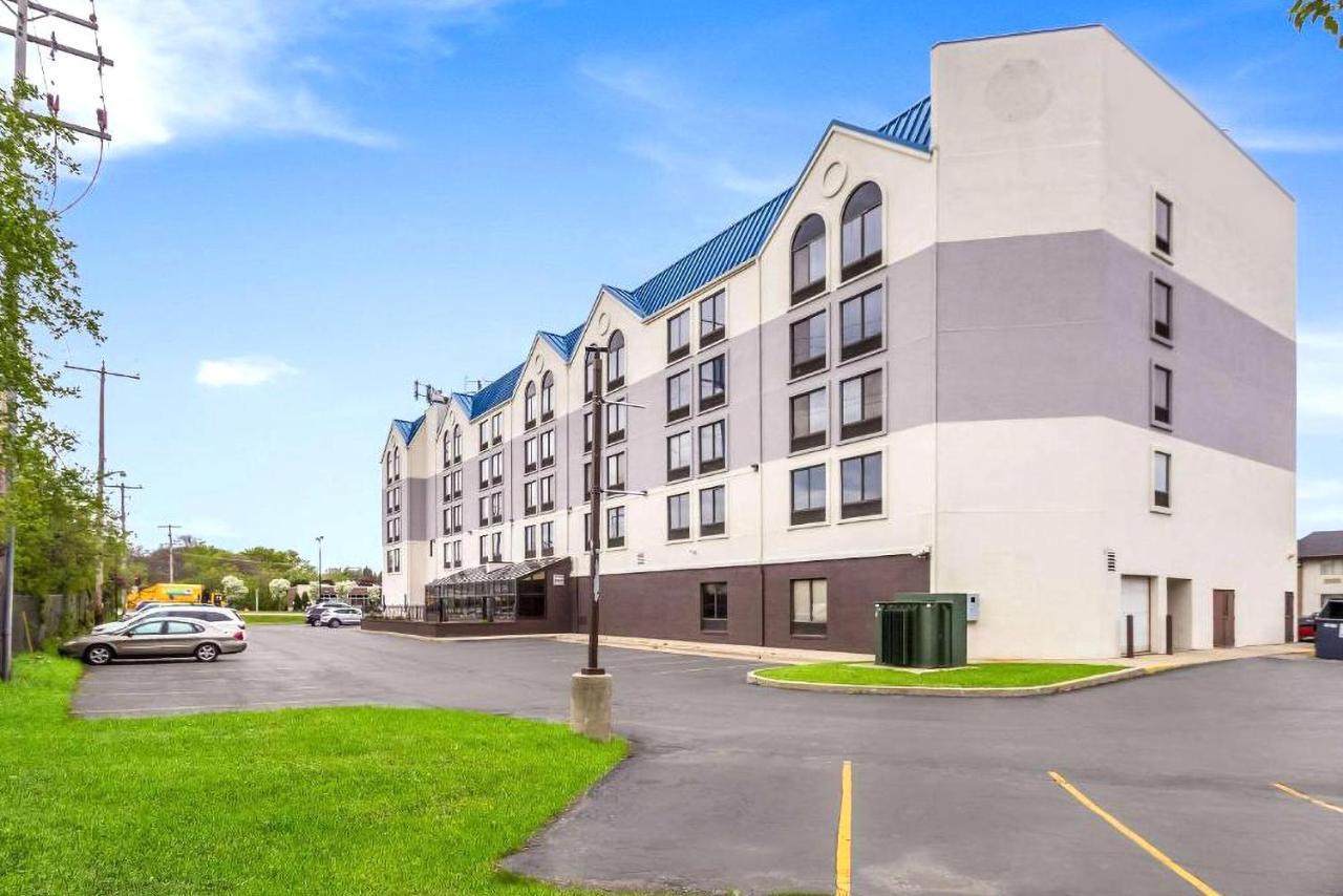 Quality Inn & Suites Мілвокі Екстер'єр фото