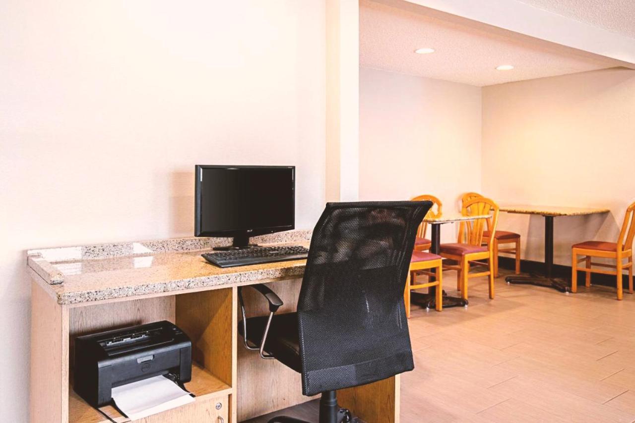 Quality Inn & Suites Мілвокі Екстер'єр фото
