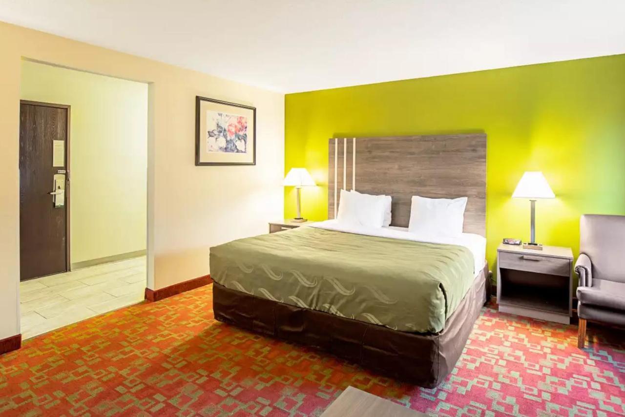 Quality Inn & Suites Мілвокі Екстер'єр фото