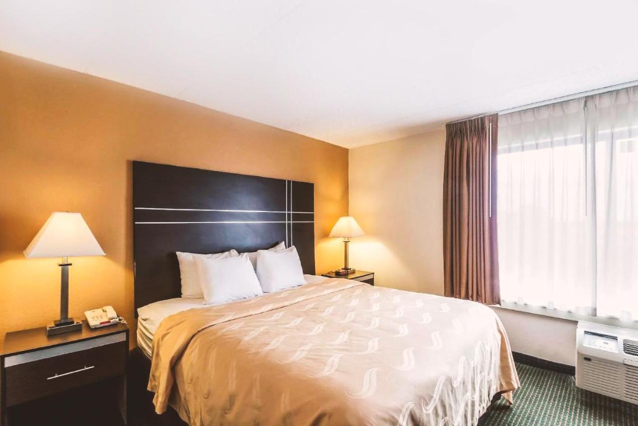 Quality Inn & Suites Мілвокі Екстер'єр фото