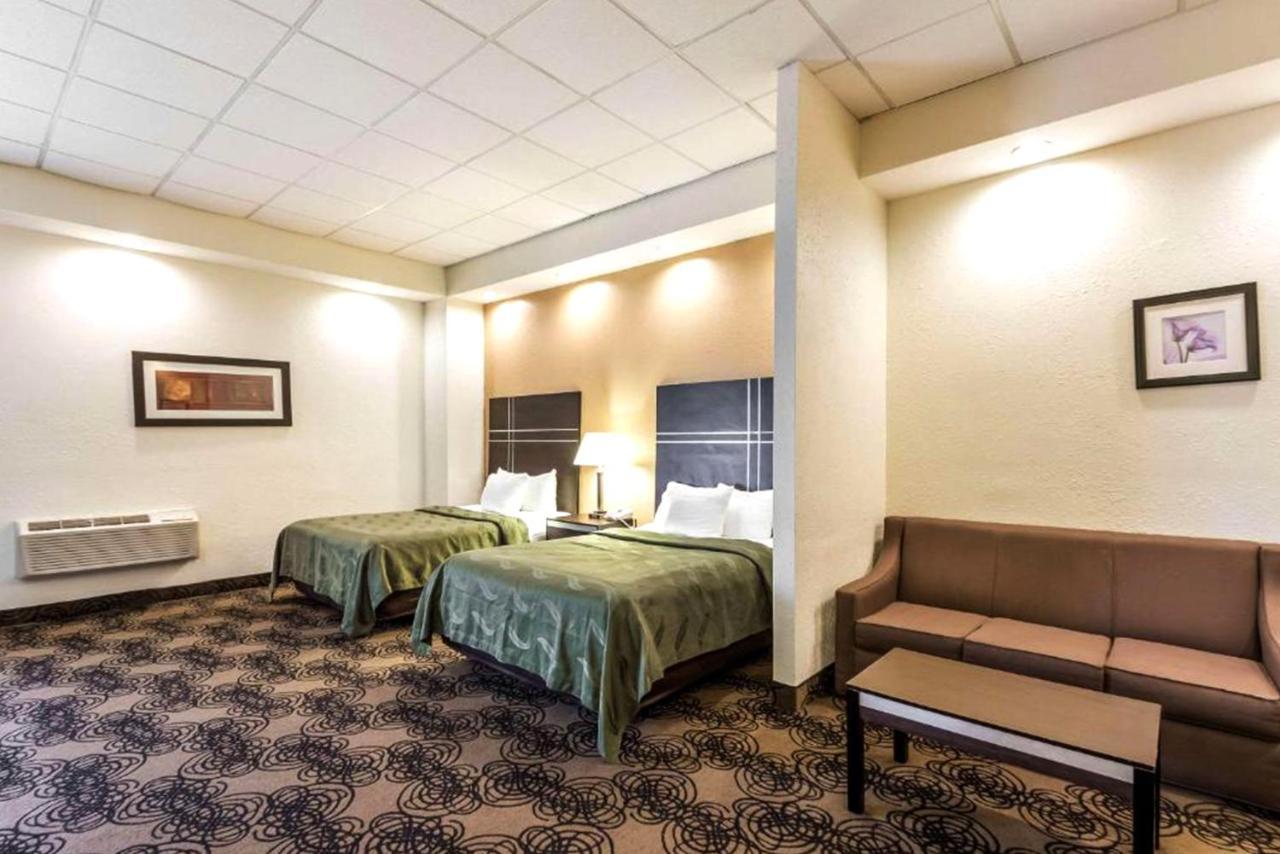 Quality Inn & Suites Мілвокі Екстер'єр фото
