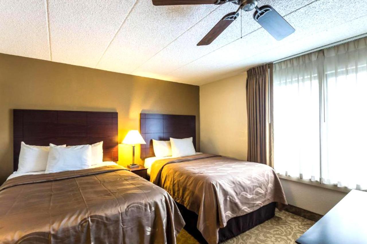 Quality Inn & Suites Мілвокі Екстер'єр фото