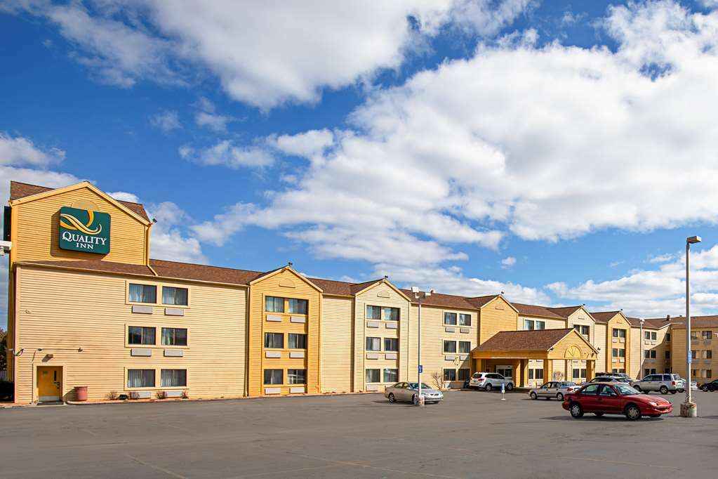 Quality Inn & Suites Мілвокі Екстер'єр фото